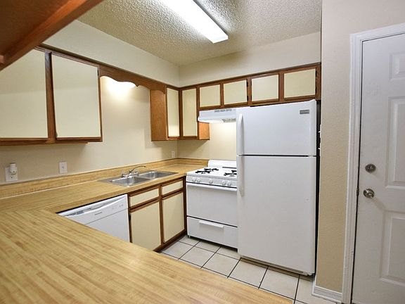 3rd image of 2314 Lakeshore Dr #1-19