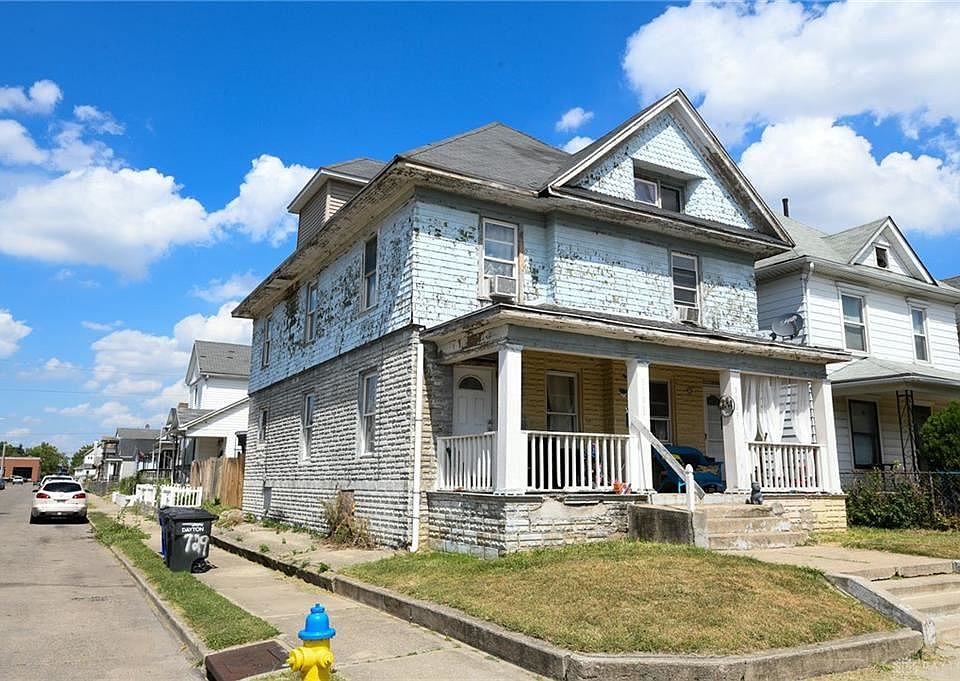 2nd image of 3101 E 4th St