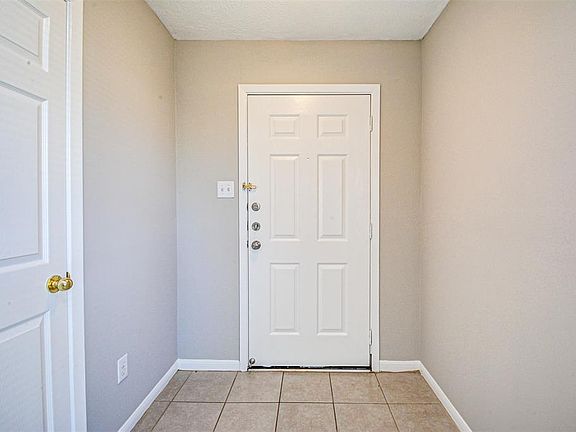 3rd image of 6722 Devonport Dr