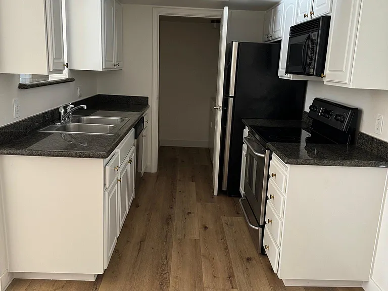 12019 Alta Carmel Ct — Photo 9