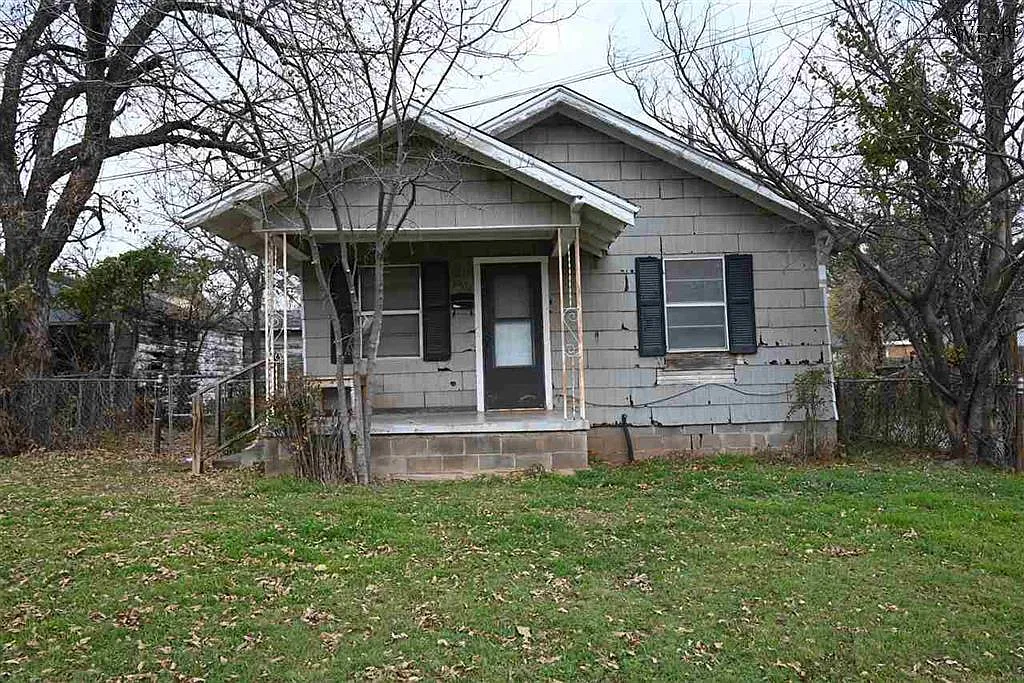 2406 Avenue D - 1 — Photo 1