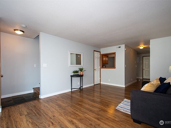 5th image of 679 32nd Street #1