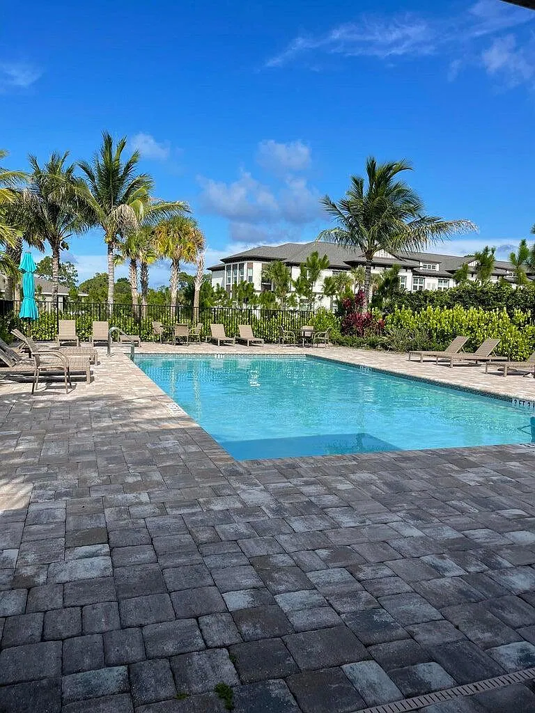 4 bed, 2.0 bath, 1730 sqft, $3,600 — Photo 2