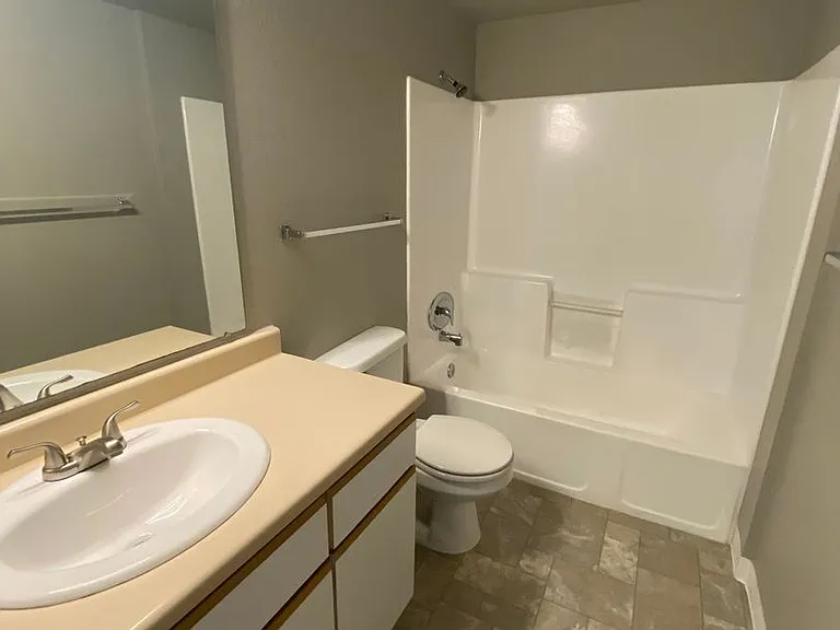 Davis Park Apartments — Photo 17