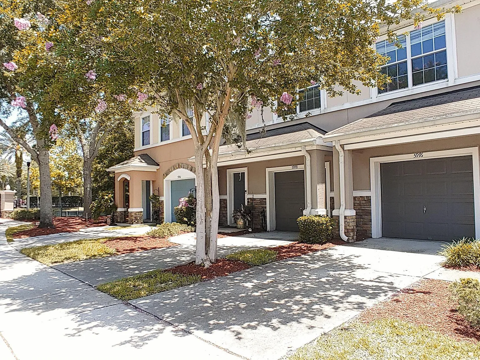 2 bed, 2.5 bath, 1407 sqft, $1,895 — Photo 3