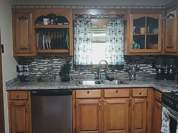 3rd image of 103 Blake Ct
