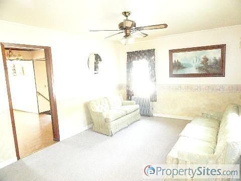 5th image of 32 Willard Ave