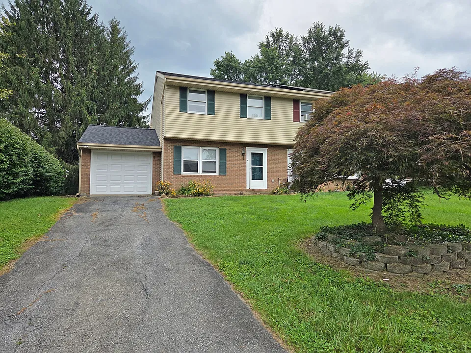 16 Clarendon Dr