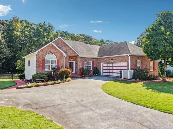 3820 Carriage Downs Ct, Snellville, GA 30039