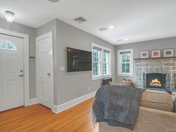 3rd image of 25 Maple Road