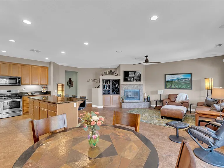 McCartney Dr — Photo 3