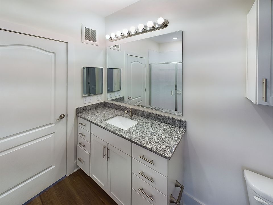 2nd image of 625 Victory Ln #13-103