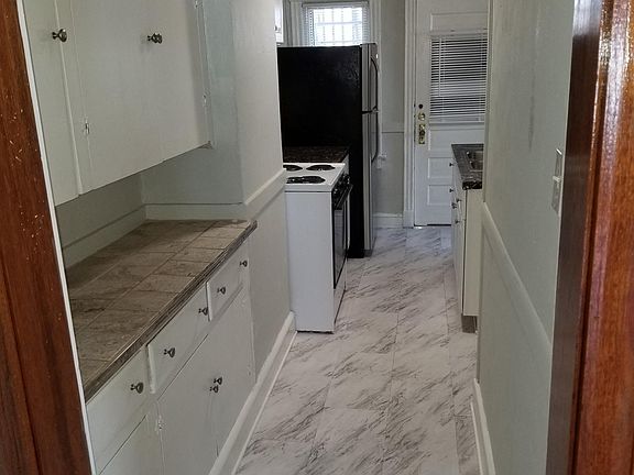 4th image of 3634 Forest Ave #2N