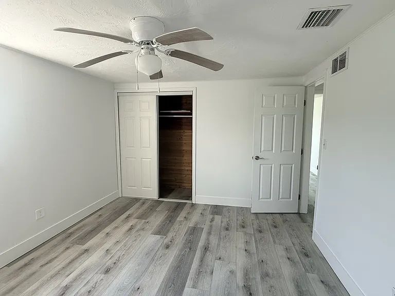 13428 Neptune Dr — Photo 23