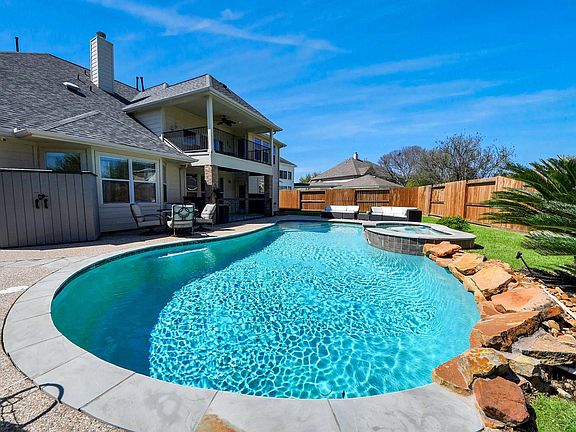 2nd image of 10810 Lake Raven Ct