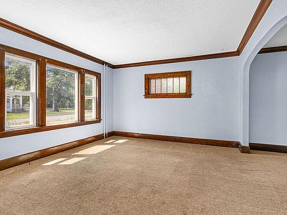 4th image of 410 N 39th Ave W