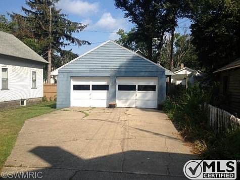 4th image of 90 Catherine Ave