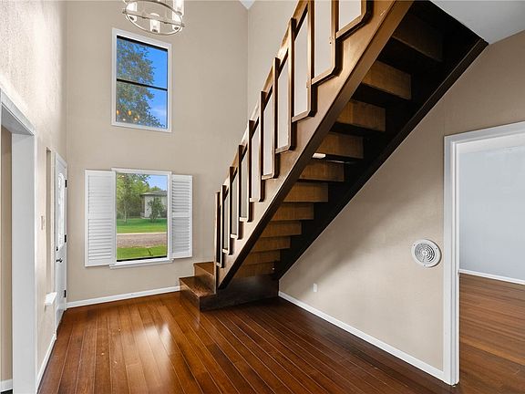 3rd image of 354 Claremore St