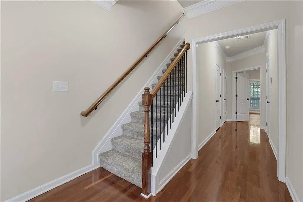 3 bed, 3.5 bath, 2574 sqft, $2,350 — Photo 2