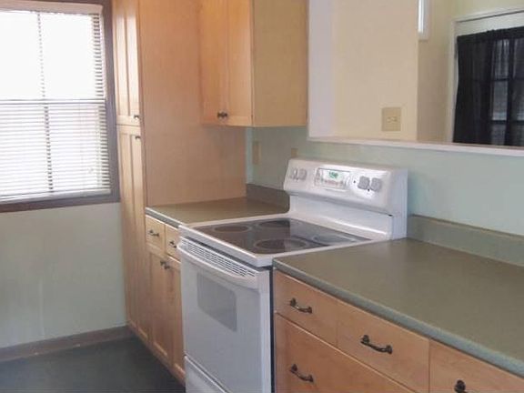 4th image of 3324 S Quincy Ave