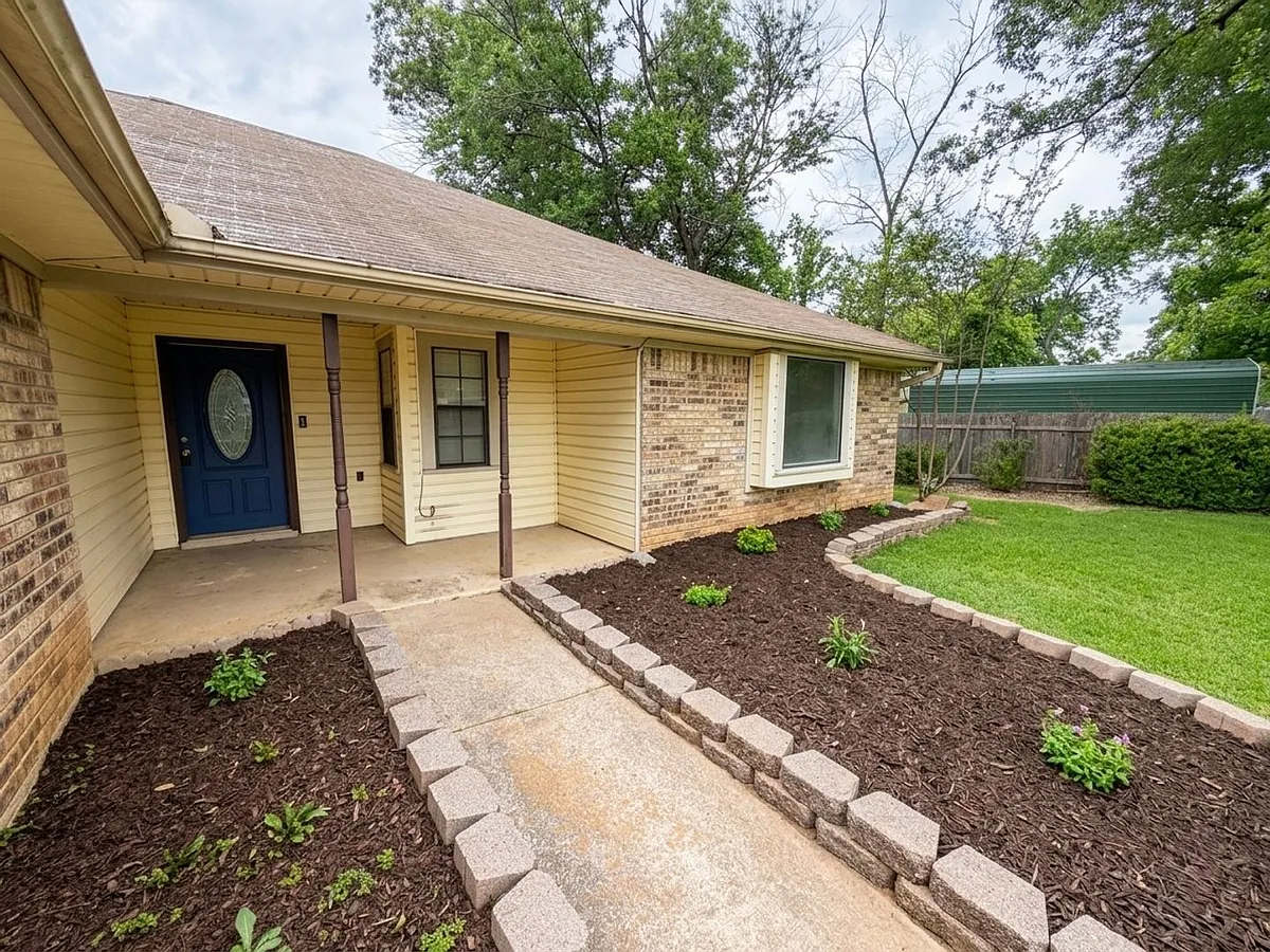 Building Photo - 4604 Lawndale Dr
