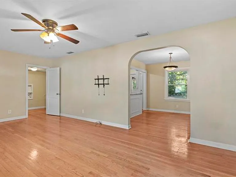 1216 Carraway St — Photo 5