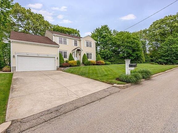 3rd image of 14 Foxwood Dr