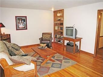 4th image of 8010 W 85th St