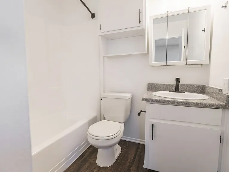 238 South Serrano Ave — Photo 23