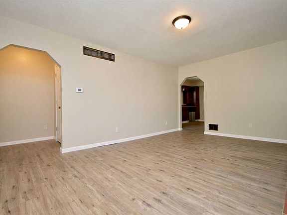 4th image of 3422 Lincoln Ave #3424