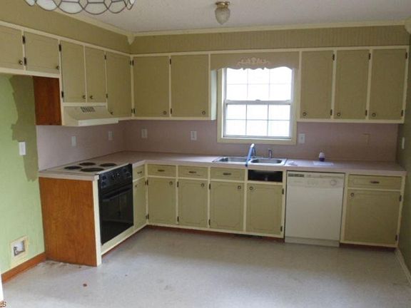 3rd image of 245 Lindel Ct