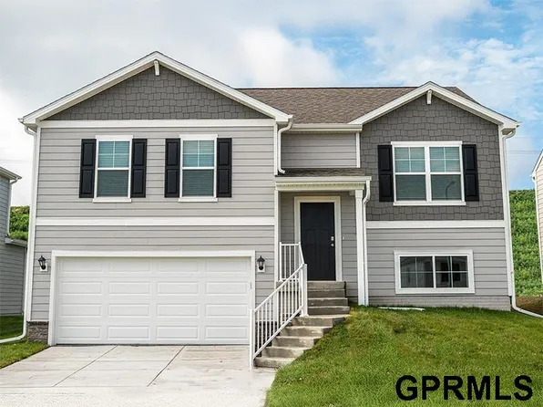 18511 Greenfield St, Omaha, NE 68136