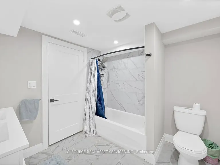 493 Queen Victoria Dr #B — Photo 11