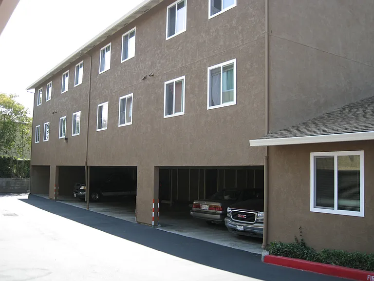 Alderwood Park Apartments — Photo 10