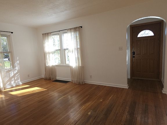 4th image of 56 E Church St