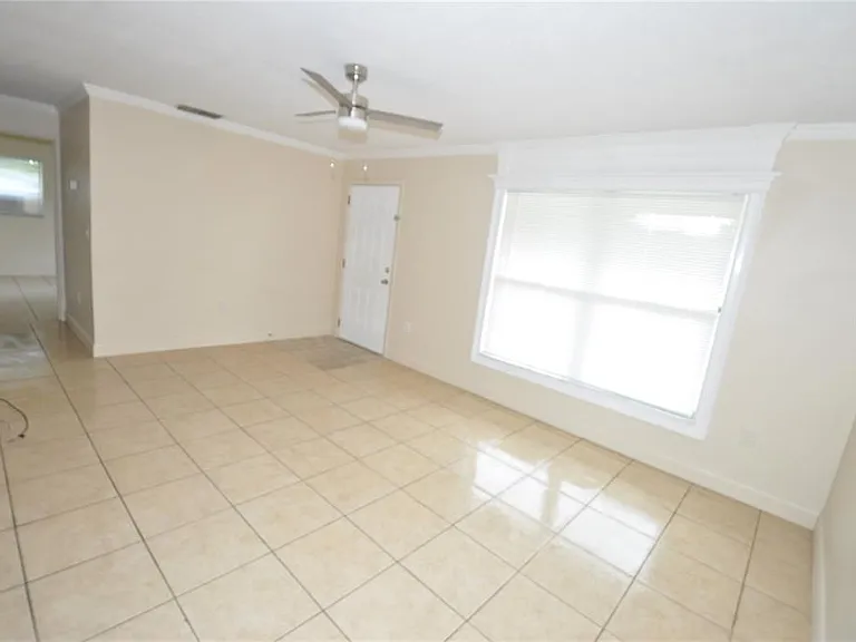 1624 Merrick Rd — Photo 4