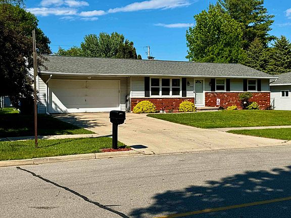3rd image of 1404 Ponderosa Ave