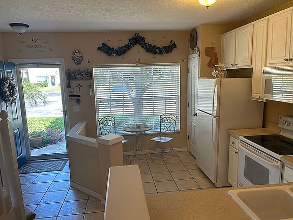3rd image of 1347 Hampton Park Ln