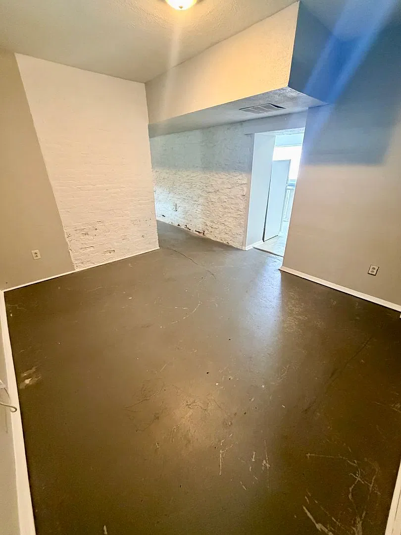 321 North Broadway Street (Z4) — Photo 4