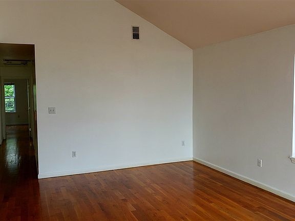 5th image of 142 Ege Ave #2