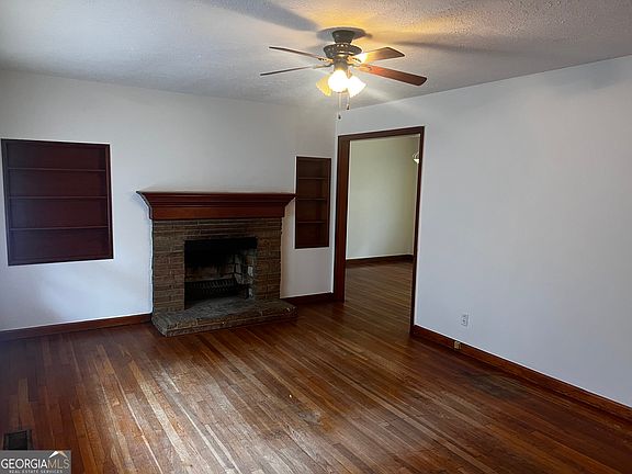 5th image of 5261 Adams St NE
