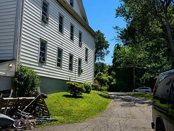 4th image of 480-482 Hartford Avenue