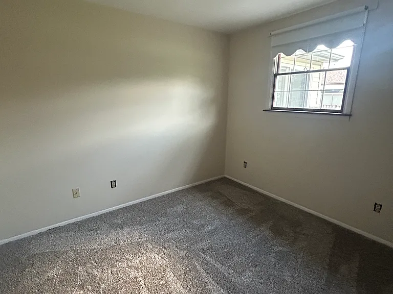 4004 Briarwood Dr — Photo 7