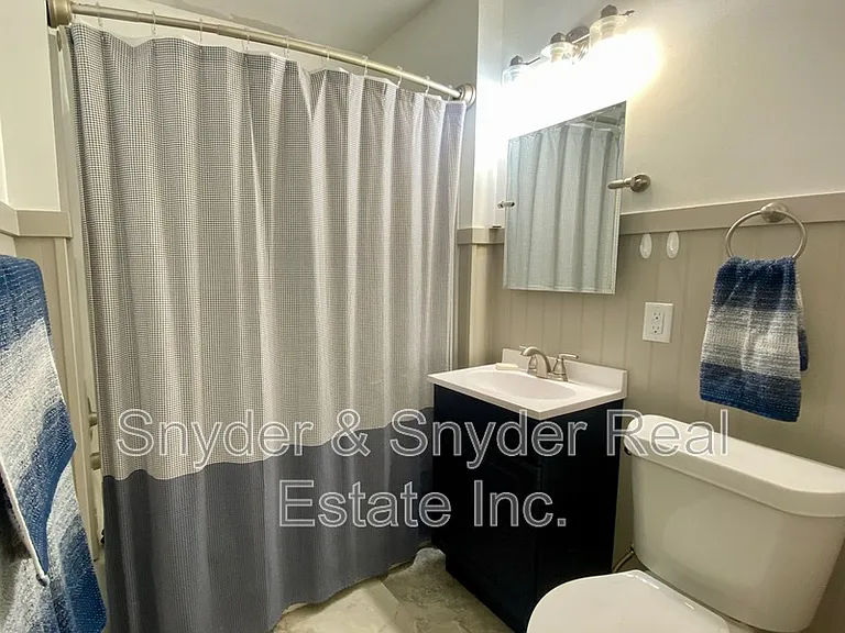 1093 N Main St — Photo 8