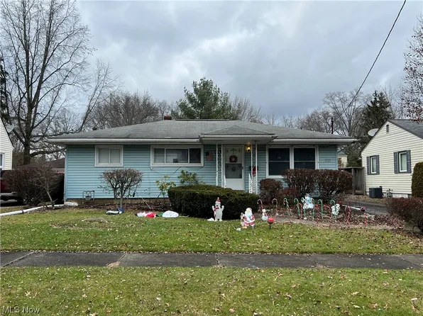 1166 Raymond St NW, Warren, OH 44485