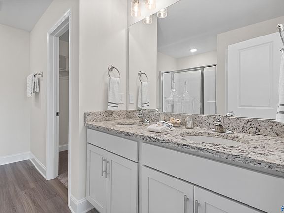 4th image of 142 Cherry Laurel Dr