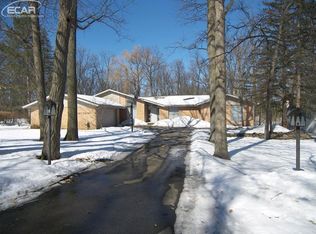 6069 Plantation Dr, Grand Blanc, MI 48439