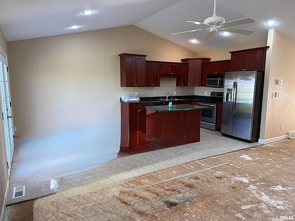 5th image of 3160 Genevieve Dr