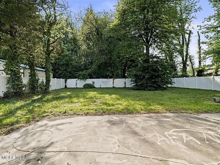 901 Russo Dr — Photo 33