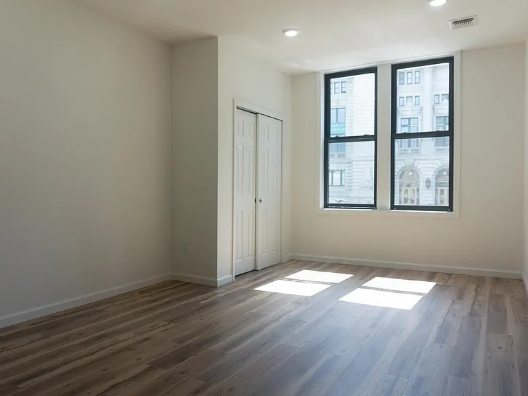 576 Newark Ave #1R — Photo 6